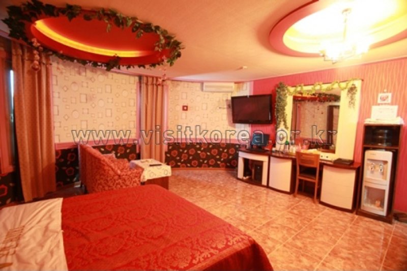 V Spa Motel - Goodstay  (12/15)