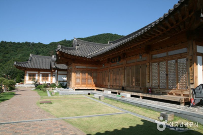 Dodong Sanbang (도동산방) (1/13)