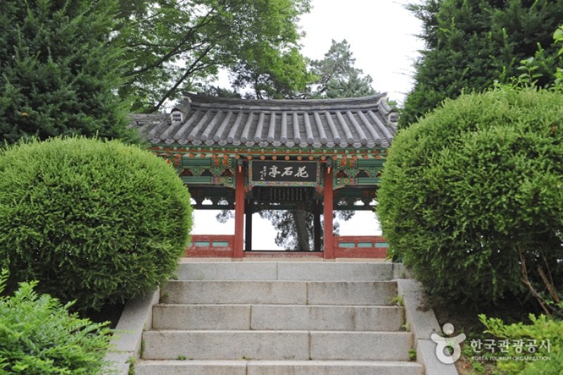 Hwaseokjeong Pavilion  (2/11)
