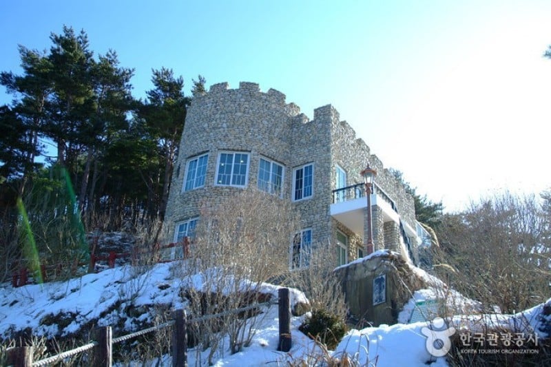 Castle at Hwajinpo  (1/4)