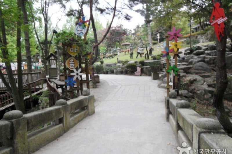Hill Crest  (13/14)