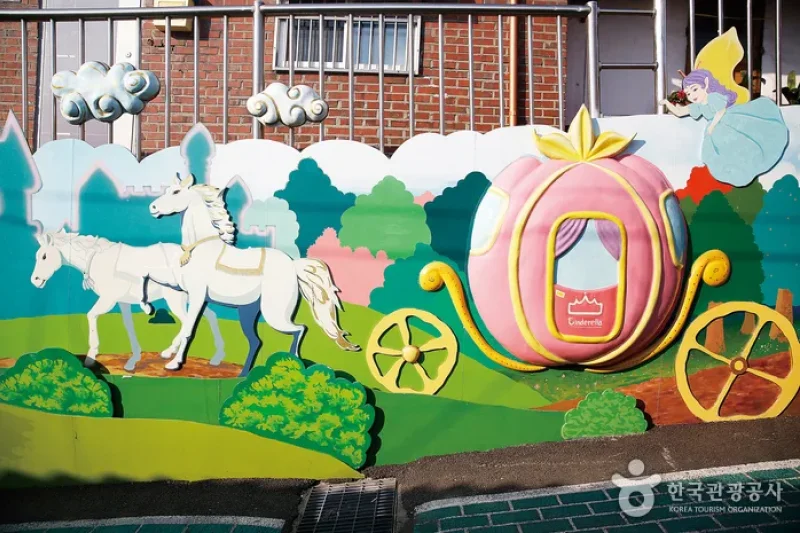 Songwol-dong Fairy Tale Village  (1/16)