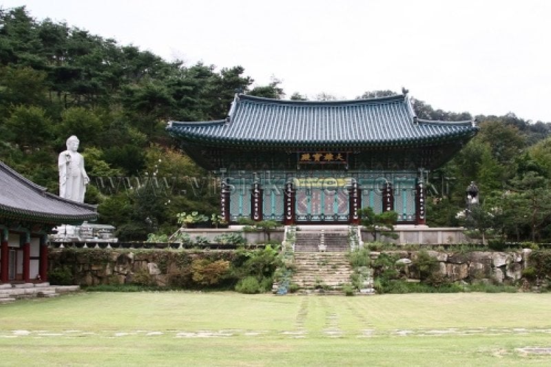Yeongpyeongsa Temple  (1/9)