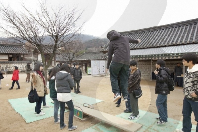 Five Nobleman’s Seollal Feast of Namsangol Hanok Village  (1/7)