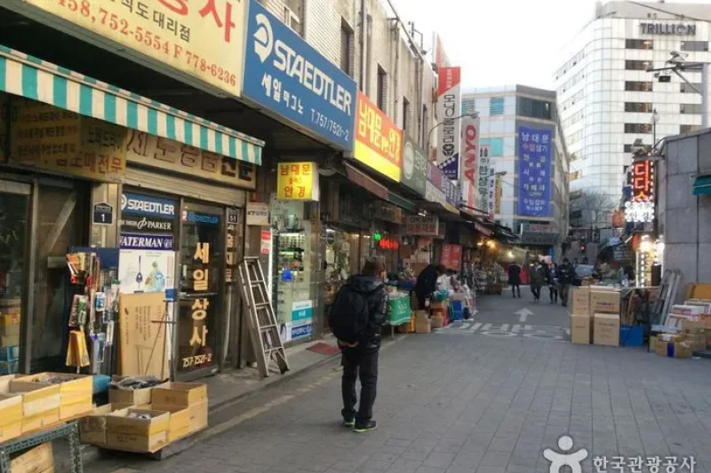 Namdaemun Market Bondong Clothing Shopping Center  (2/5)