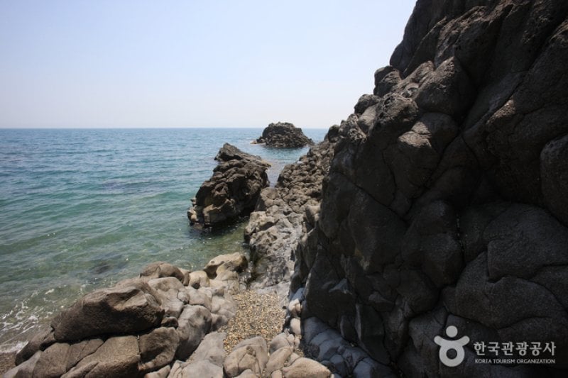 Jusangjeolli Cliff of Gangdong Hwaam Maeul Village (강동 화암 주상절리) (10/22)