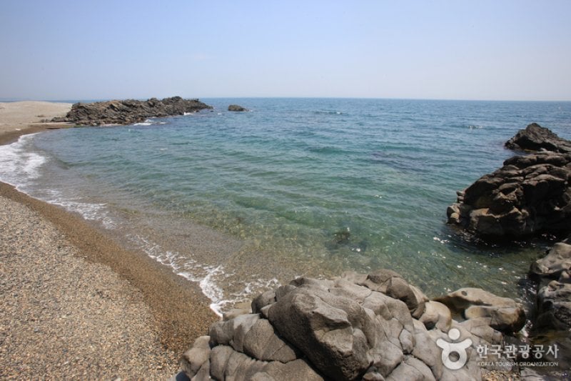 Jusangjeolli Cliff of Gangdong Hwaam Maeul Village (강동 화암 주상절리) (11/22)
