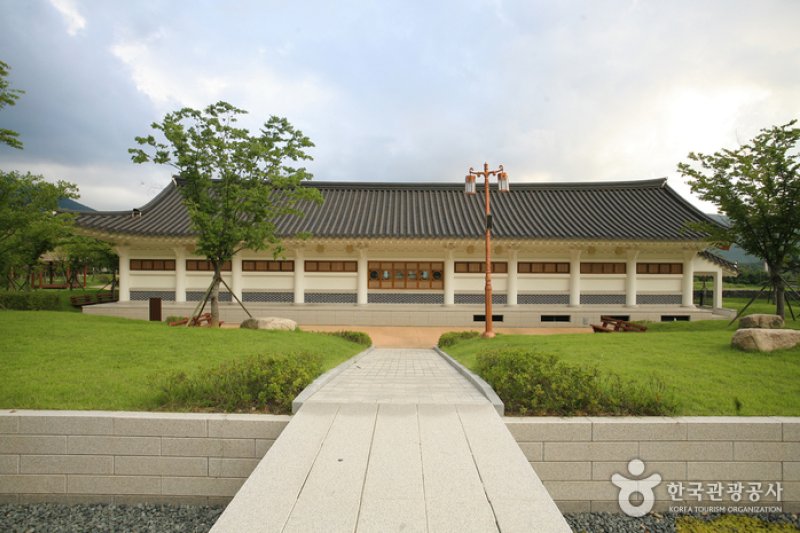 Relics of Park Jesang (Chisanseowon Confucian Academy) (박제상 유적 (치산서원)) (2/6)