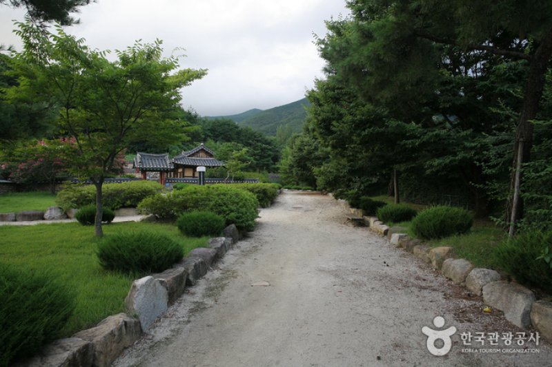 Relics of Park Jesang (Chisanseowon Confucian Academy) (박제상 유적 (치산서원)) (5/6)