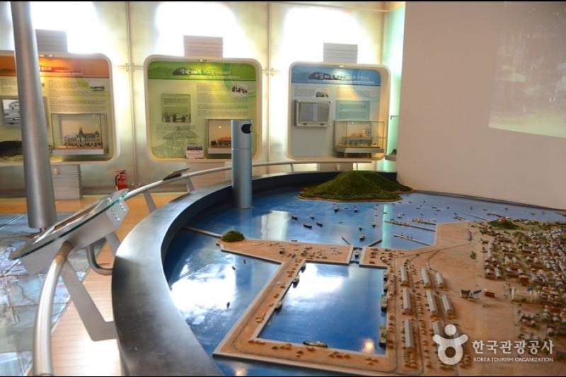Incheon Open Port Modern Architecture Exhibition Center  (18/22)
