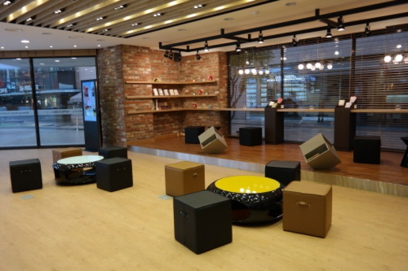 Myeong-dong Tourist Information Center  (2/7)
