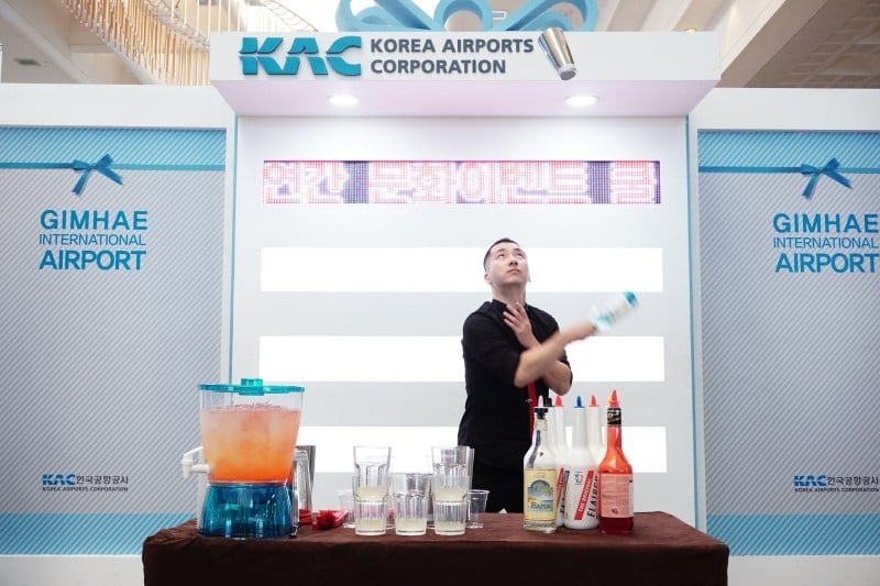 Culture is Here!atGimhae International Airport Cocktail performance heldas a seasonal festival by the Korea Airports Corporation (20/31)