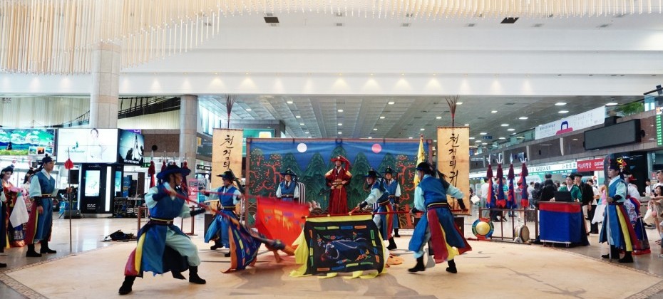 I saw the Return of the Heavenly Swordperformance of the Korea Tourism Organization at Gimhae International Airport (5/40)