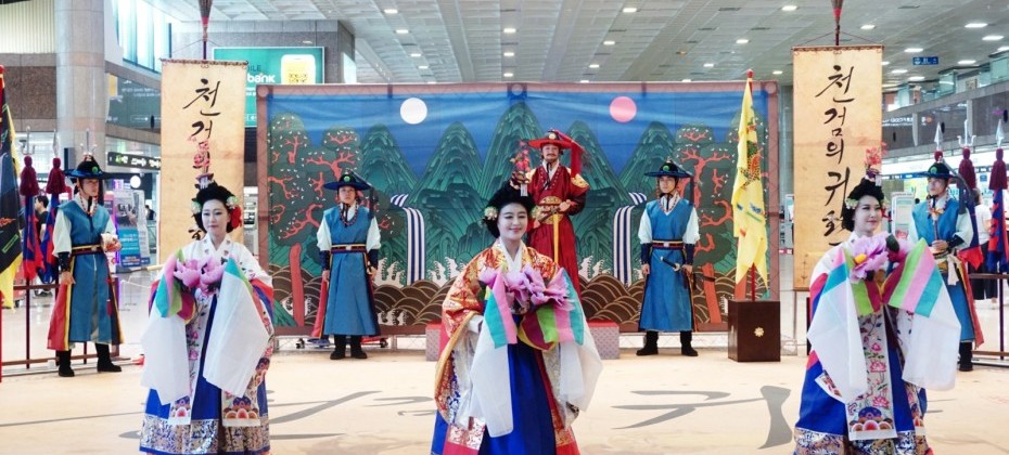 I saw the Return of the Heavenly Swordperformance of the Korea Tourism Organization at Gimhae International Airport (10/40)