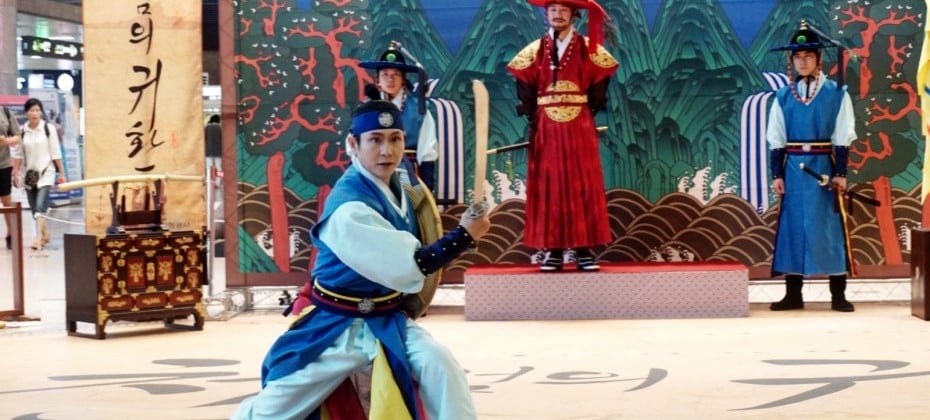 I saw the Return of the Heavenly Swordperformance of the Korea Tourism Organization at Gimhae International Airport (13/40)