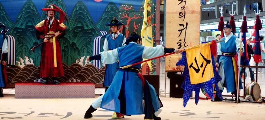 I saw the Return of the Heavenly Swordperformance of the Korea Tourism Organization at Gimhae International Airport (15/40)