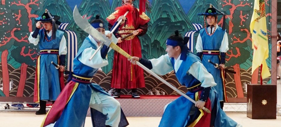 I saw the Return of the Heavenly Swordperformance of the Korea Tourism Organization at Gimhae International Airport (18/40)