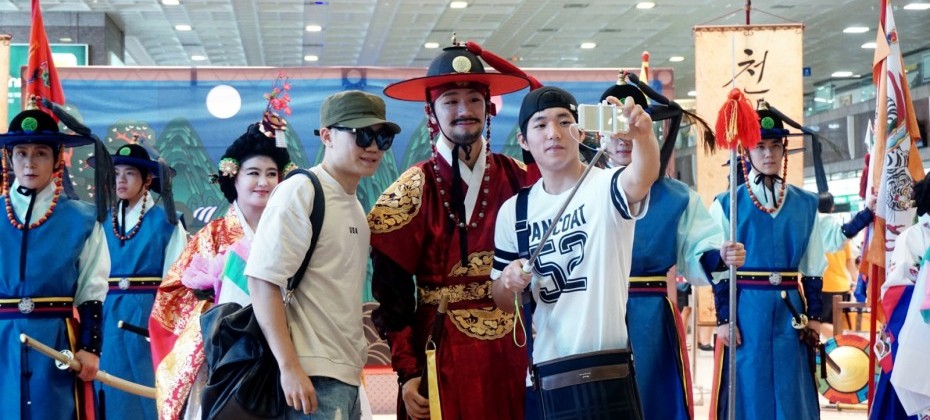 I saw the Return of the Heavenly Swordperformance of the Korea Tourism Organization at Gimhae International Airport (20/40)