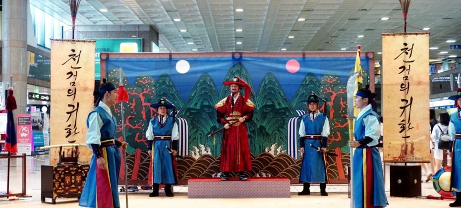I saw the Return of the Heavenly Swordperformance of the Korea Tourism Organization at Gimhae International Airport (22/40)