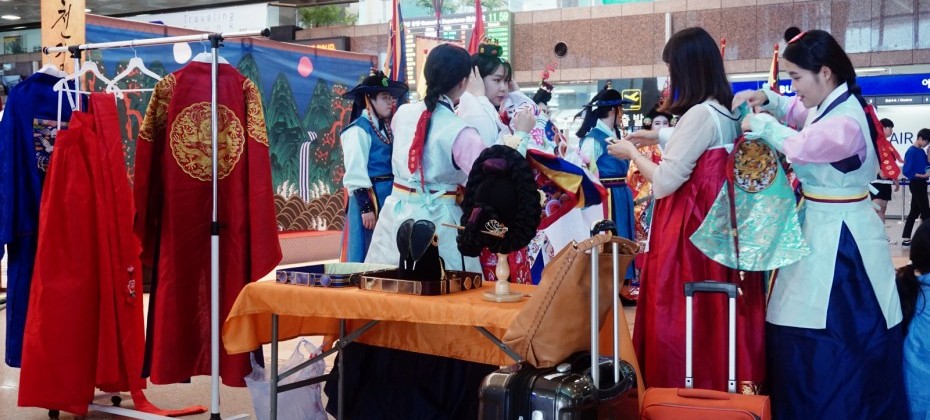 I saw the Return of the Heavenly Swordperformance of the Korea Tourism Organization at Gimhae International Airport (25/40)
