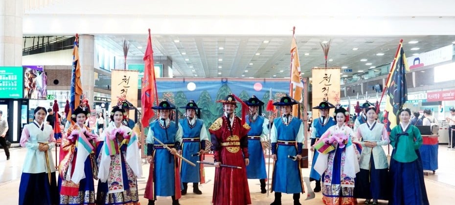 I saw the Return of the Heavenly Swordperformance of the Korea Tourism Organization at Gimhae International Airport (27/40)