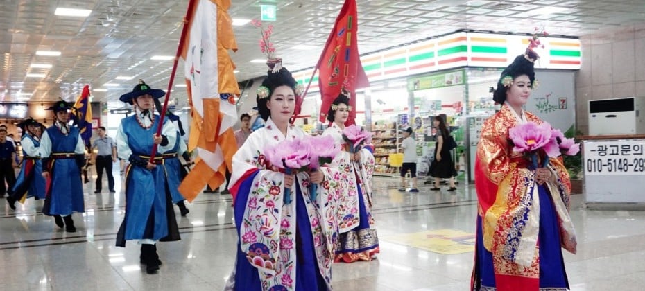 I saw the Return of the Heavenly Swordperformance of the Korea Tourism Organization at Gimhae International Airport (30/40)