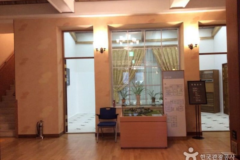Seoul Gyeonggyojang House (8/17)