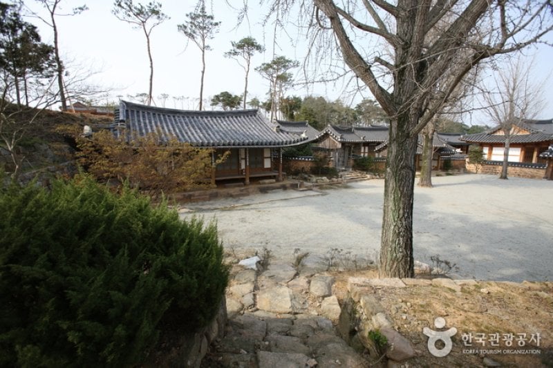 Yeongam Gurim Hanok Village  (5/42)