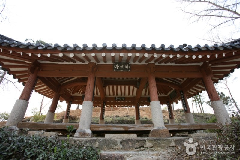 Yeongam Gurim Hanok Village  (7/42)