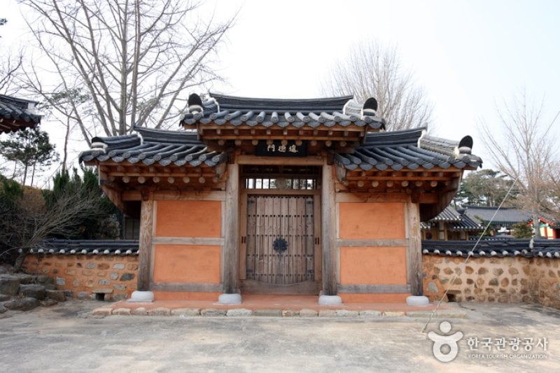 Yeongam Gurim Hanok Village  (8/42)