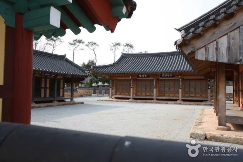 Yeongam Gurim Hanok Village  (11/42)