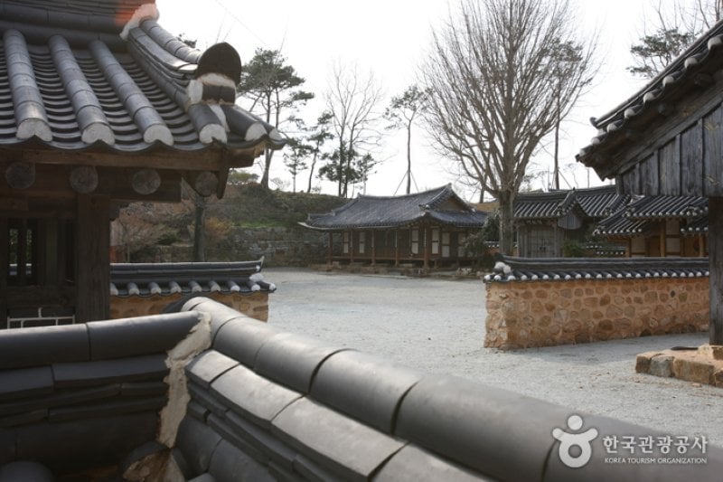 Yeongam Gurim Hanok Village  (12/42)