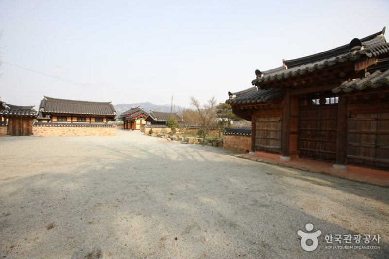 Yeongam Gurim Hanok Village  (15/42)