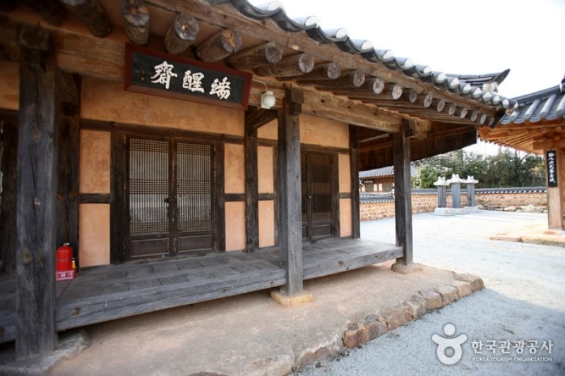 Yeongam Gurim Hanok Village  (19/42)