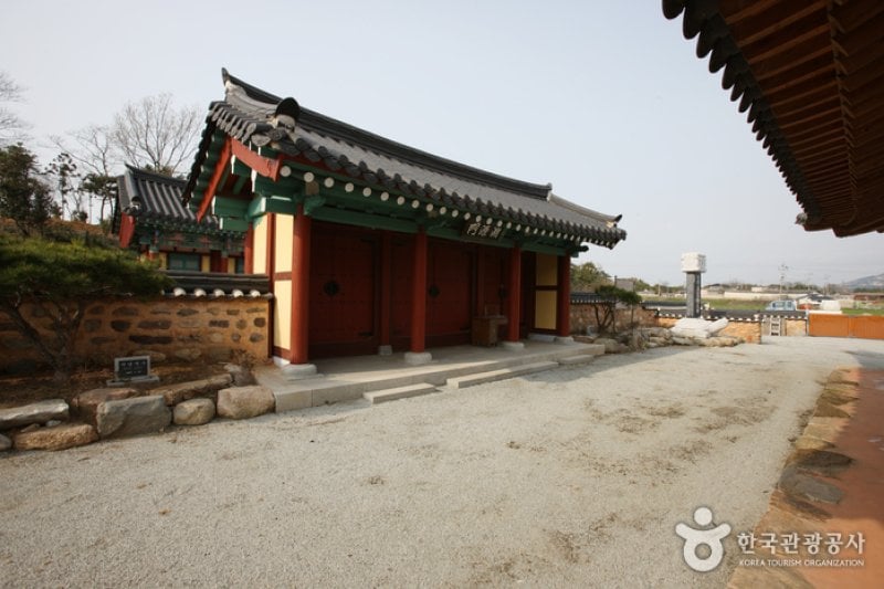 Yeongam Gurim Hanok Village  (22/42)