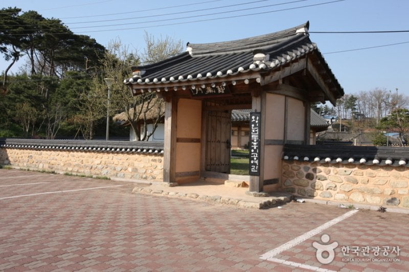 Yeongam Gurim Hanok Village  (26/42)