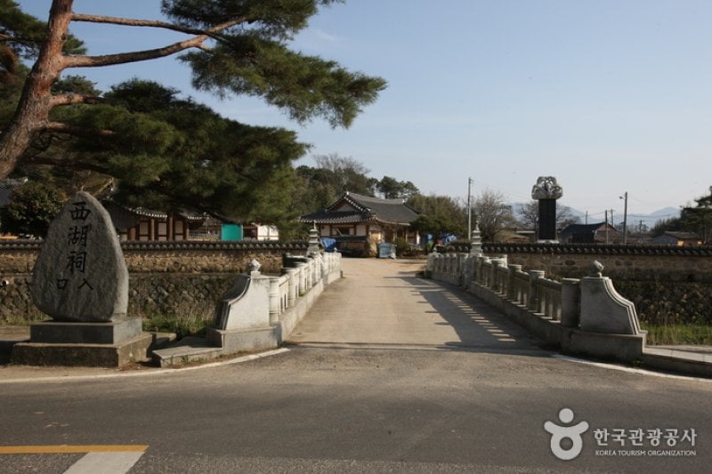 Yeongam Gurim Hanok Village  (40/42)