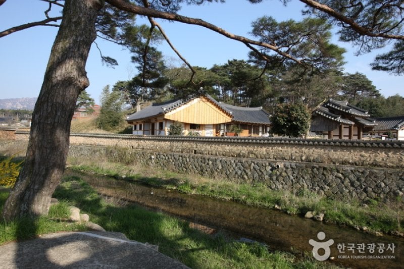 Yeongam Gurim Hanok Village  (41/42)