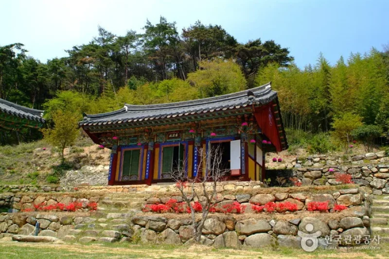 Manyeonsa Temple  (3/4)