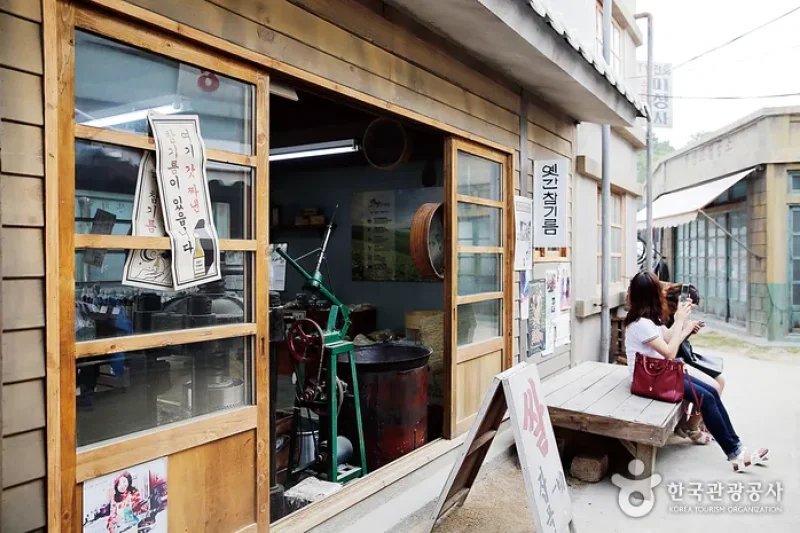 Jangsaengpo Whale Culture Village  (2/2)