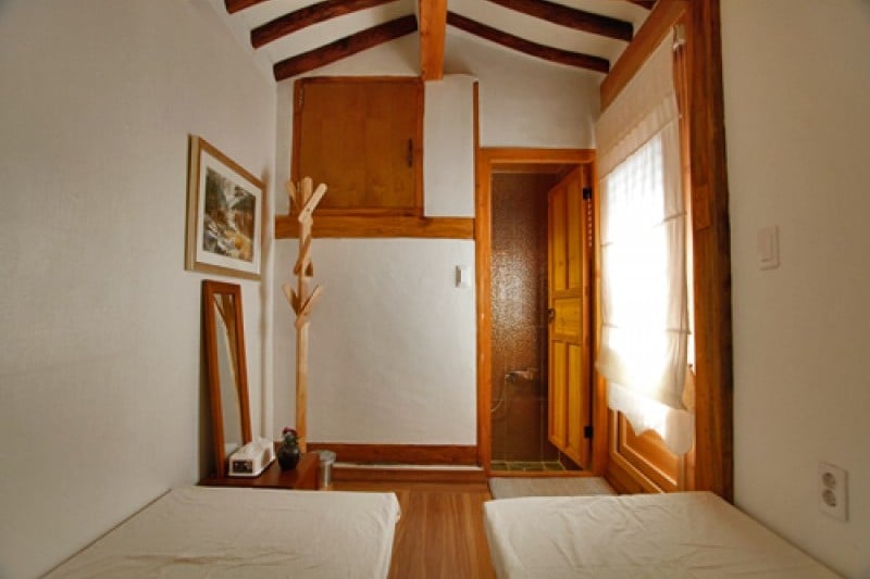 Todaki Guesthouse - Hanok Stay (한옥스테이 토다기게스트하우스)