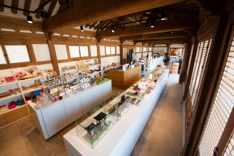 Namsangol Hanok Village  (6/31)