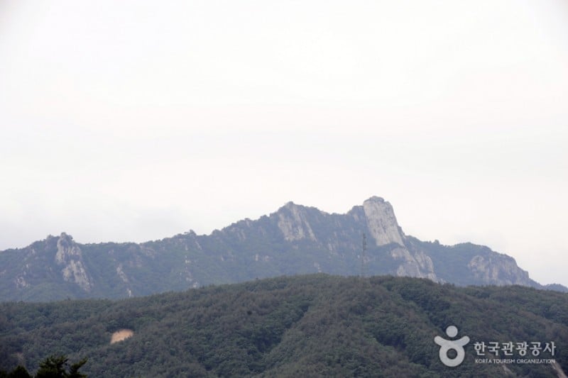 Seoraksan National Park  (OeSeorak; Outer Seorak) 
