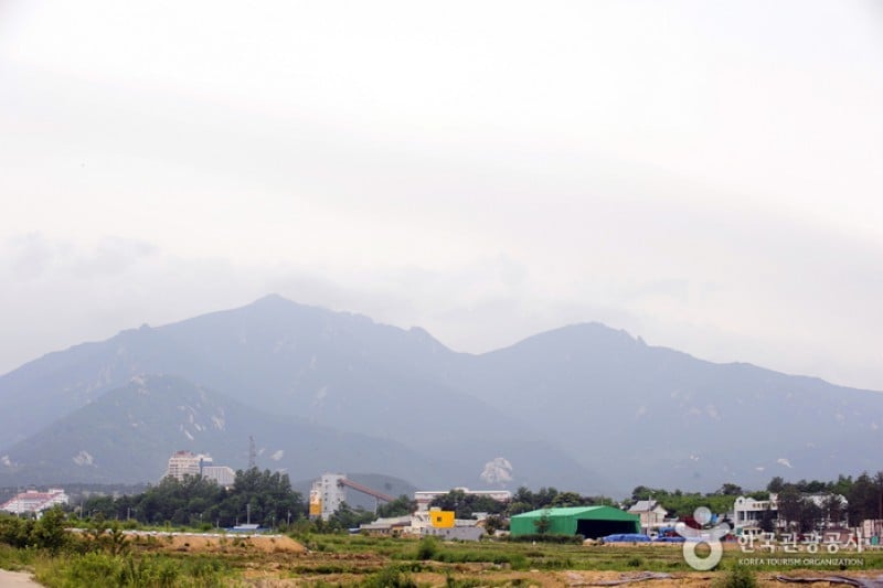 Seoraksan National Park  (OeSeorak; Outer Seorak) 