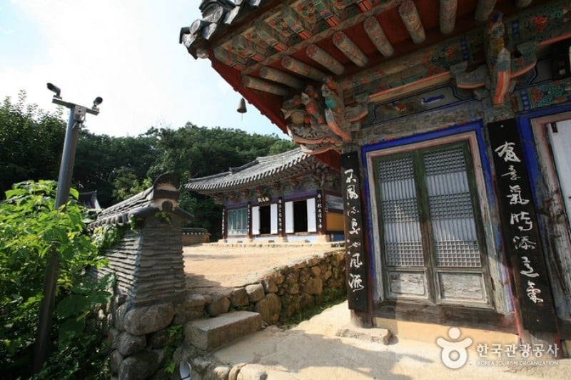 Donghwasa Temple  (2/14)