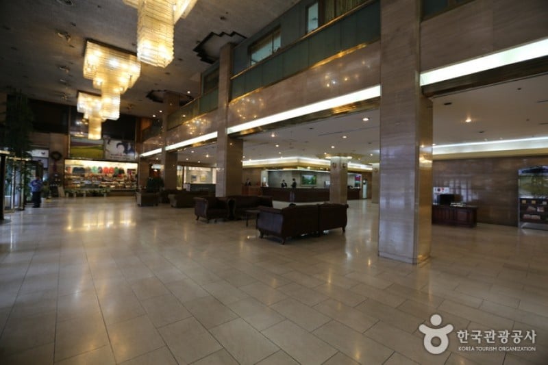 Hotel Capital  (1/4)