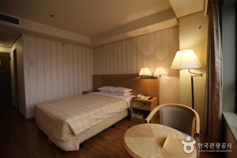 Hotel Capital  (3/4)