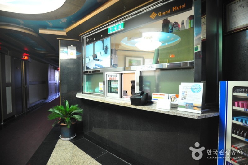 New Grand Hotel - Goodstay  (4/5)