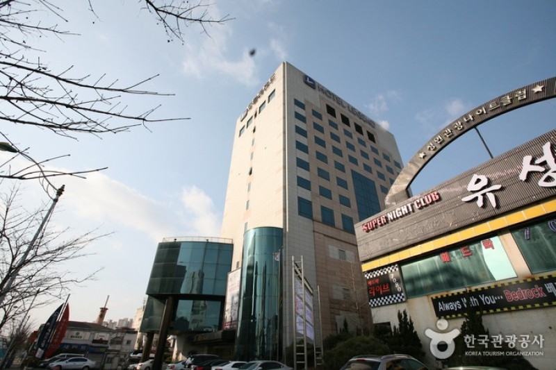 Legend Hotel  (1/18)