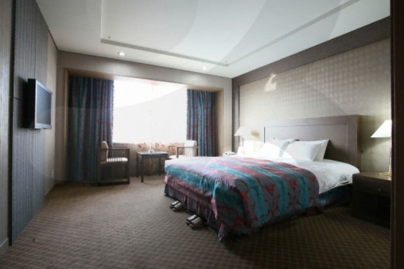 Legend Hotel  (17/18)